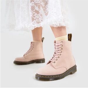 💗Size 8 - NWT: DR. MARTENS - Women's 1460 Pascal Milled Nubuck Boot